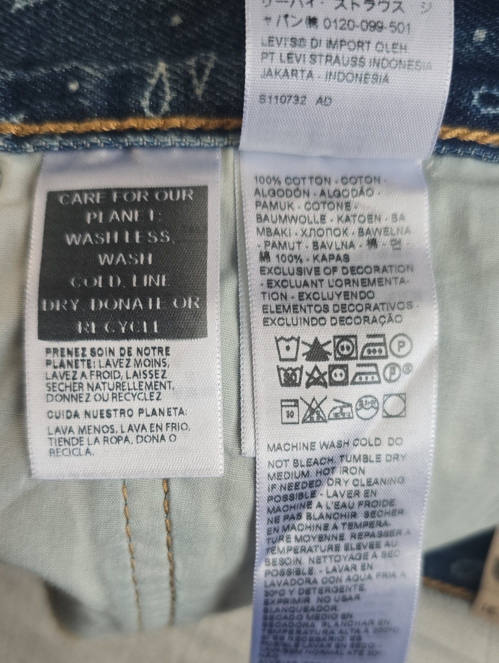 Levi's Blue Denim Mini Skirt with White Bandana Print Size:31 - Picture 7 of 10